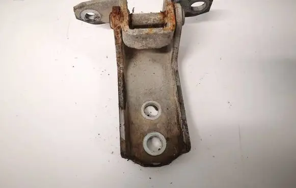 Suzuki Grand Vitara II Front door upper hinge 