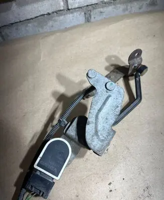 Headlight/headlamp level sensor