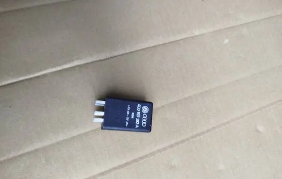 Audi A6 S6 C6 4F Glow plug pre-heat relay 4E0907282A