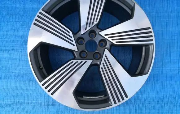 Audi e-tron R21 alloy rim 4KE601025F
