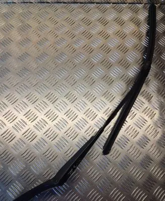 Audi A3 S3 8P Front wiper blade arm 8P1955409E