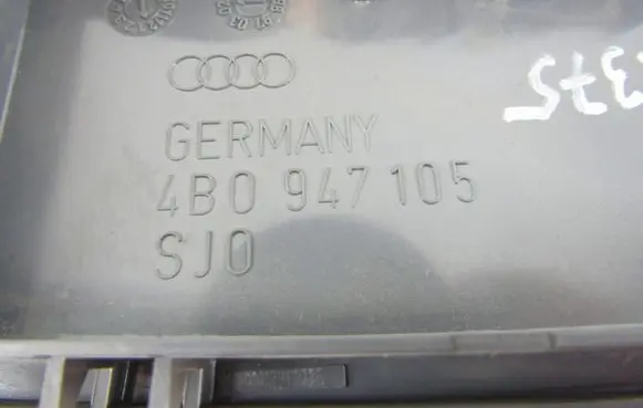 Audi A6 S6 C5 4B Other interior light 4B0947105