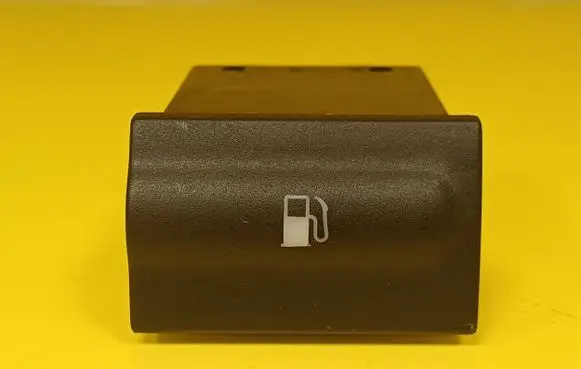 Skoda Octavia Mk1 (1U) Fuel tank opening switch 