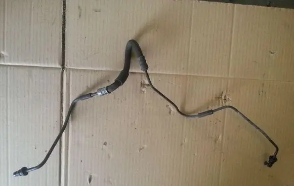 Ford Fiesta Gearbox oil cooler pipe/hose 