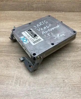 Toyota Yaris Verso Engine control unit/module ECU 8966152300 2110007450