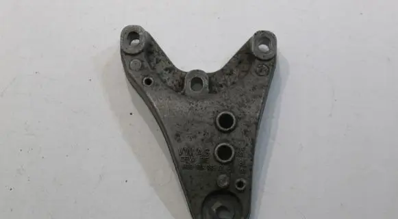 Skoda Roomster (5J) Engine mounting bracket 6Q0199185D