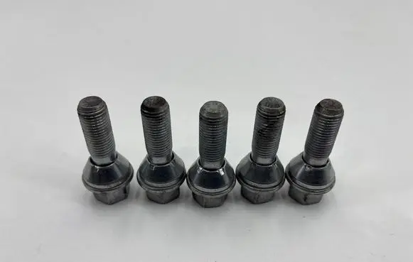 Volvo XC40 Nuts/bolts 