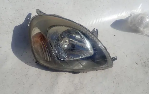 Toyota Yaris Headlight/headlamp