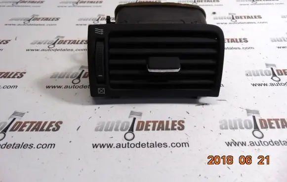 Toyota Avensis T250 Dashboard side air vent grill/cover trim