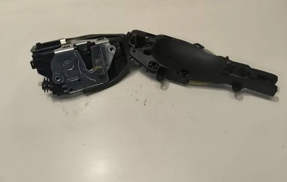 BMW X3 F25 Front door lock 7276668 A053702 LL6L60