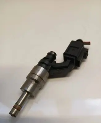 Volkswagen Golf V Fuel injector 03C906036A