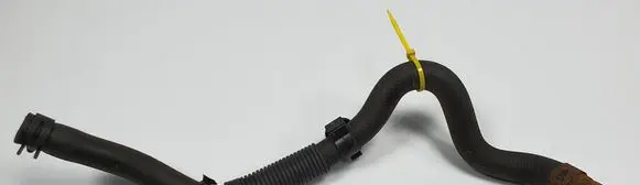 Engine coolant pipe/hose