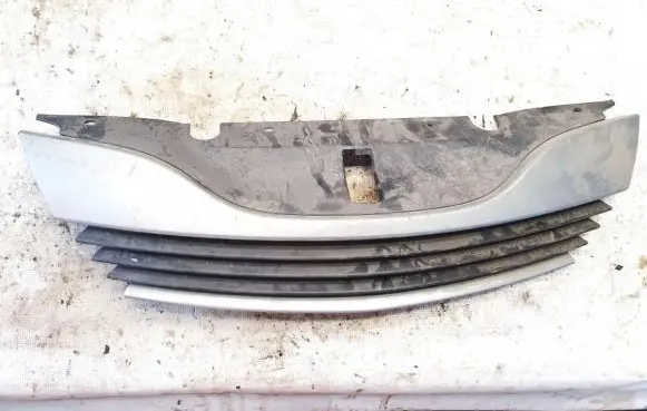 Renault Laguna II Front grill 8200012581