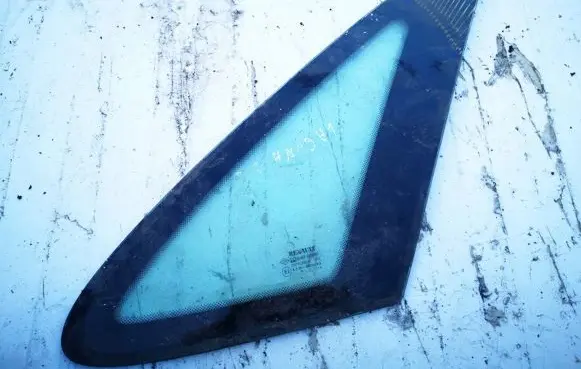 Renault Laguna I Rear side window