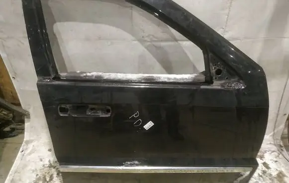 Jeep Grand Cherokee (WK) Front door JUODOS