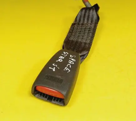 Mitsubishi Space Star Middle seatbelt buckle (rear) 