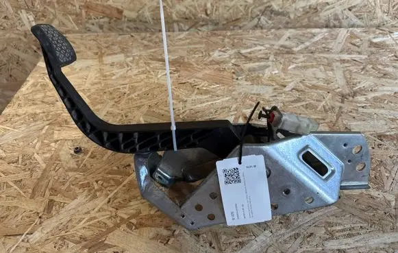 Opel Zafira A Clutch pedal 90581106