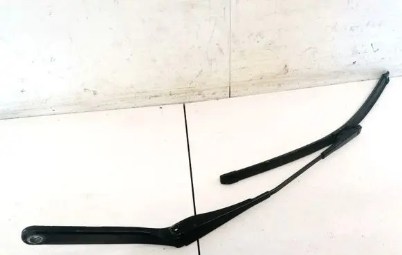 BMW 1 E81 E87 Front wiper blade arm 61716997101