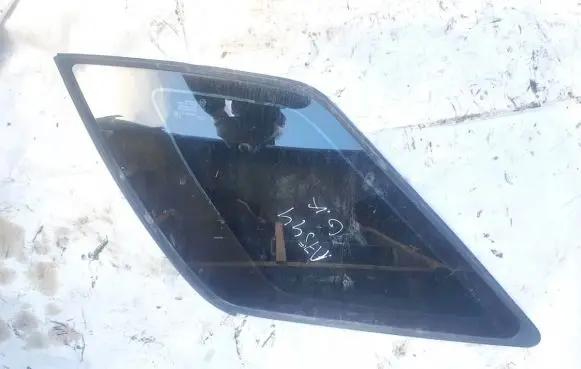 KIA Sorento Rear side window
