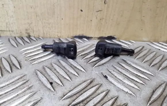 Hyundai i40 Windshield washer spray nozzle 
