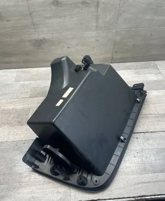 Opel Astra K Glove box