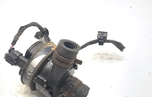 Mercedes-Benz CLA C117 X117 W117 Oil filter mounting bracket A0005000686