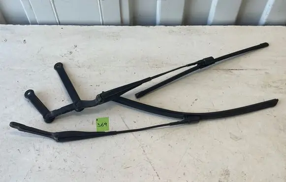 Mercedes-Benz C W205 Front wiper blade arm A2058203900