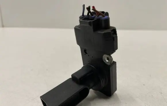 Toyota RAV 4 (XA10) Mass air flow meter 2220427010 AFH70M23
