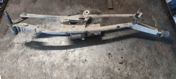 Volvo V70 Front wiper linkage and motor 30753089