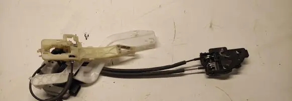 Hyundai ix35 Rear door lock 814102Y000LT