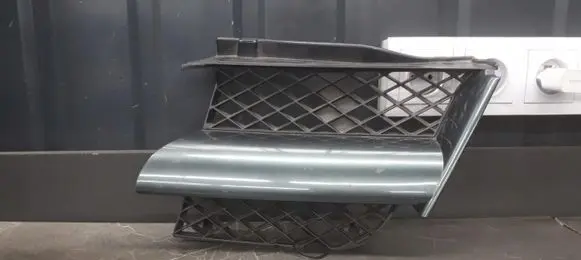 Mitsubishi Outlander Front bumper upper radiator grill mr971687
