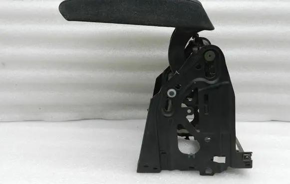 Skoda Octavia Mk2 (1Z) Armrest 1Z0864207 1Z0864207P77