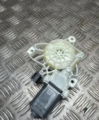 Mercedes-Benz E W213 Front door window regulator motor A0009065806