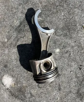 Nissan Navara D40 Piston with connecting rod 110241231