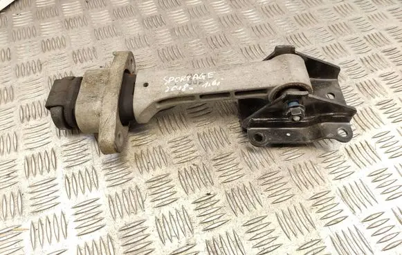 KIA Sportage Engine mount bracket
