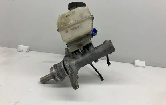 Master brake cylinder