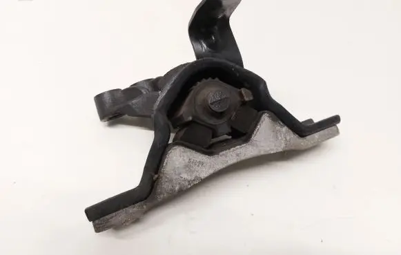 Opel Antara Engine mount bracket