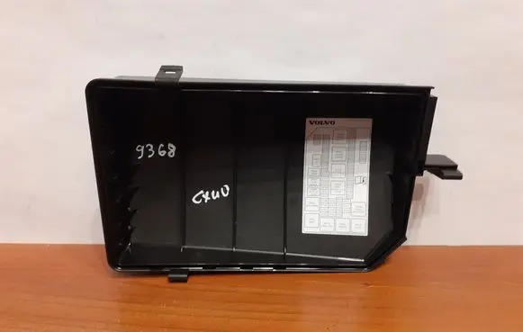 Volvo XC40 Fuse box cover 8888773914 31473868