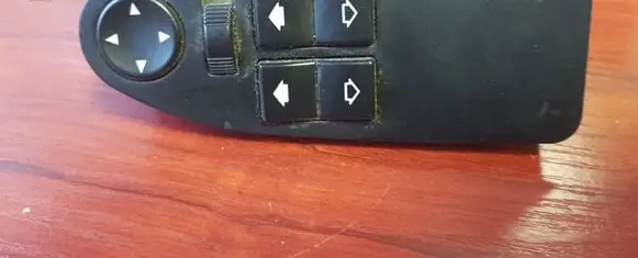 BMW 5 E39 Electric window control switch 8368988