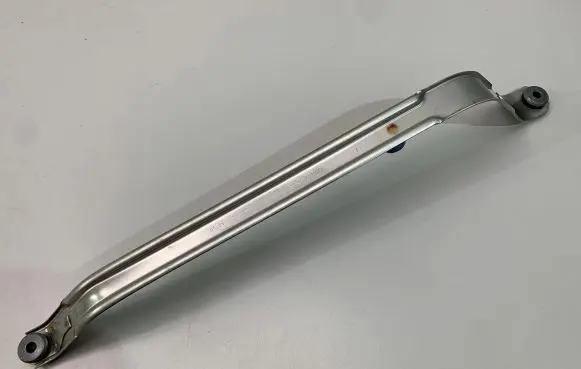 Fuel tank mounting bracket
