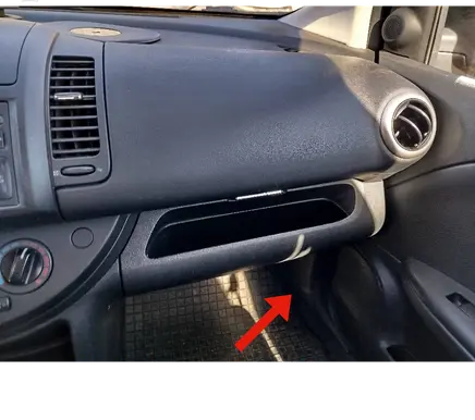 Nissan Note (E11) Front sill trim cover 669009U100