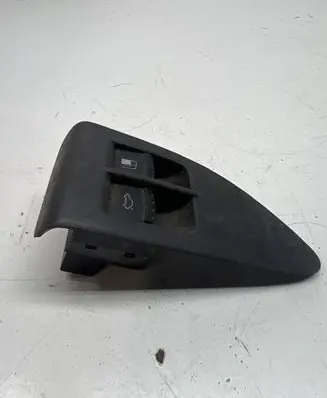 Volkswagen PASSAT B6 Tailgate opening switch 1J0959831A 1J0959833A