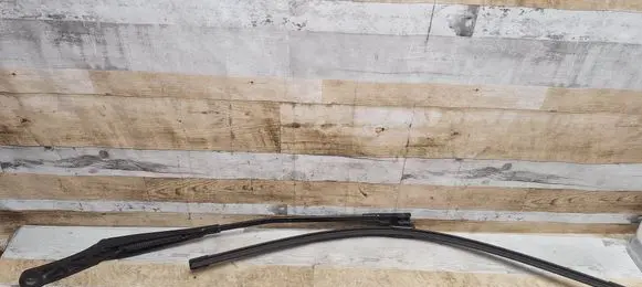 Volkswagen Golf Plus Front wiper blade arm 5M0955410A 5M0955410