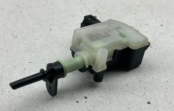 Volvo V50 Fuel tank cap lock motor 928400 30716754 120512151