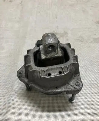 BMW 7 F01 F02 F03 F04 Engine mount bracket 22116777371 6777371