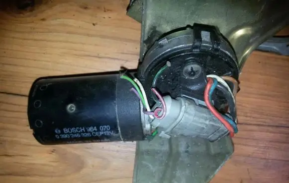 Renault 19 Wiper motor 0390246326