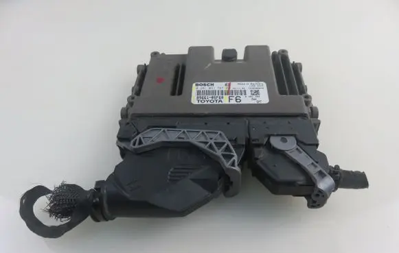 Toyota Avensis T270 Engine control unit/module 0281031797 8966105F60
