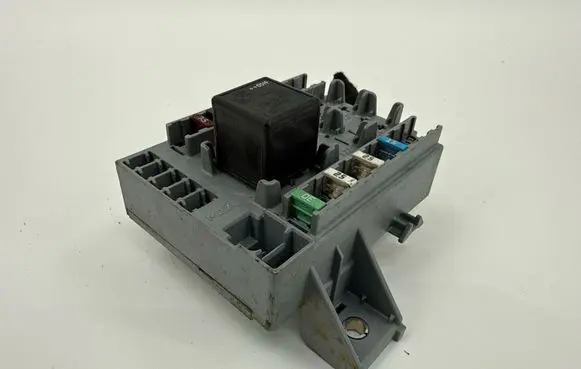 Alfa Romeo 159 Fuse module 60681003
