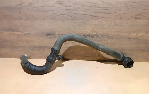 Engine coolant pipe/hose