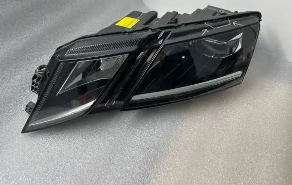 Skoda Octavia Mk3 (5E) Headlight/headlamp 5E1941015D 030110423100 15A6369